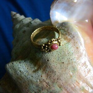 Beautiful and refreshing Conch Pearl ring in 24K pure gold, handmade